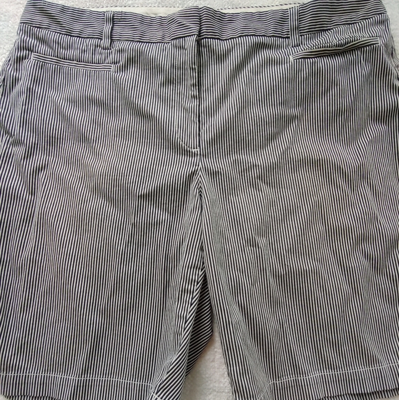 EUC Plus Size Land’s End Women’s Fit 2 Striped Flat Front Shorts – Size 18 - Picture 2 of 8